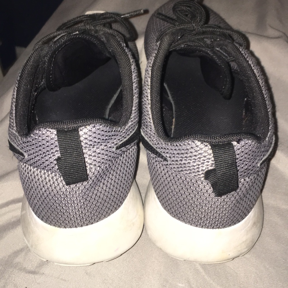 NIKE GRAY ROSHI RUNS - Picture 3 of 4